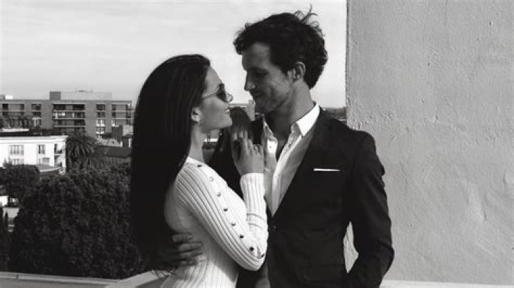 
Is Rob Heaps Married to Wife? Or Dating a Girlfriend? 