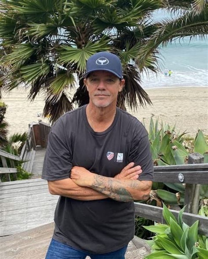 Is Robert Wyland Married to Wife? Or Dating a Girlfriend? Kids.