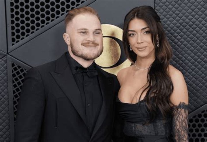 
Is Zach Bryan Married to Wife? Zach Bryan’s Biography 