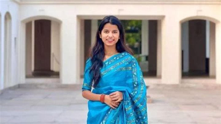 Ishita Thakur Height, Weight, Net Worth, Age, Birthday, Wikipedia, Who, Nationality, Biography