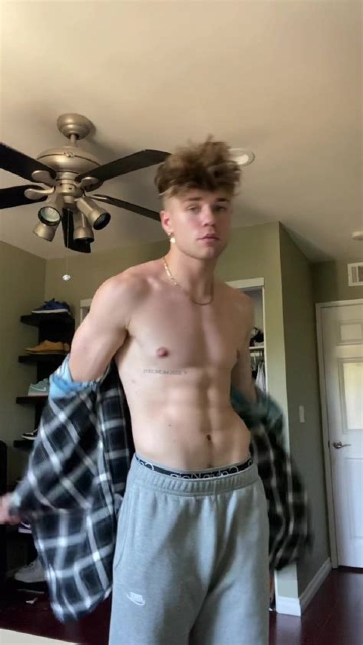 Itsslavik Height, Weight, Net Worth, Age, Birthday, Wikipedia, Who, Nationality, Biography