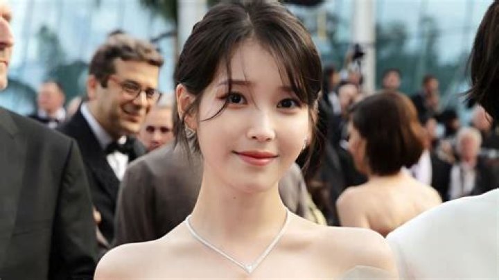 
IU is the only female Korean soloist to be crowned as the greatest singer of all time by the Rolling Stone 