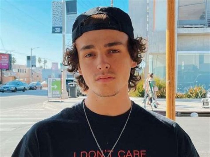 Jonah Marais Height, Weight, Net Worth, Age, Birthday, Wikipedia, Who, Nationality, Biography