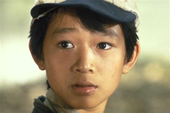 
Jonathan Ke Quan (Goonies) Wiki Bio, net worth, wife, married, height 