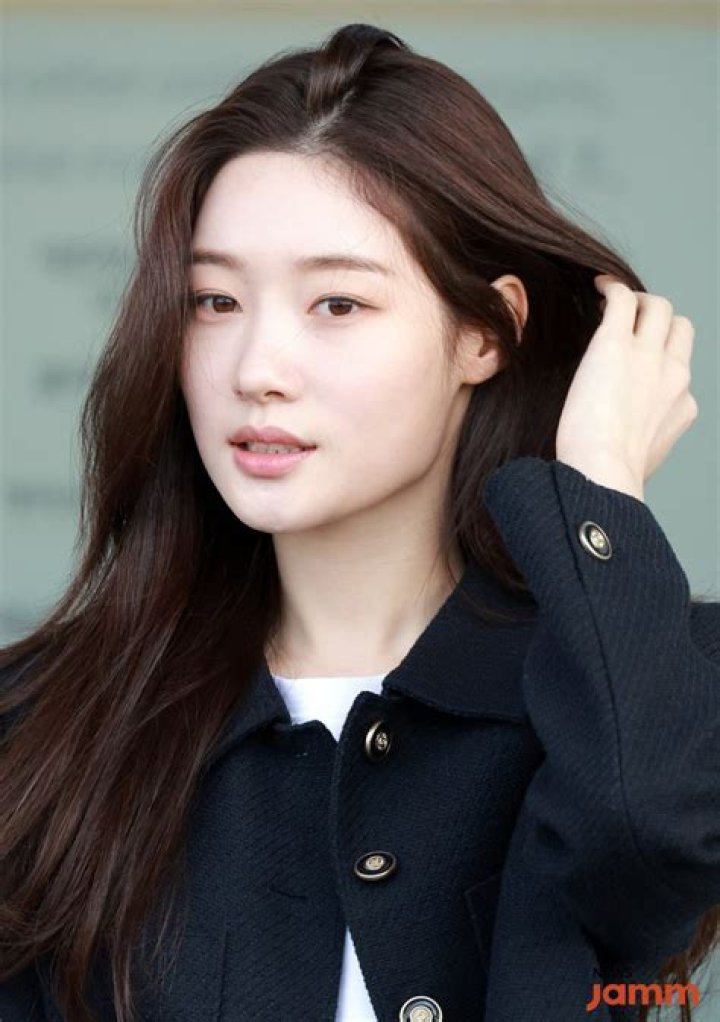 
Jung Chae-Yeon Height, Weight, Net Worth, Age, Birthday, Wikipedia, Who, Instagram, Biography 