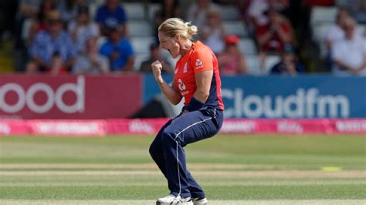 
Katherine Brunt Height, Weight, Net Worth, Age, Birthday, Wikipedia, Who, Instagram, Biography 