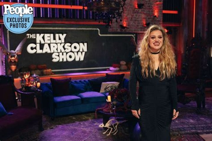 
Kelly Clarkson Belts Out a Piano Cover of Faith Hill’s ‘Breathe’ for Latest Kellyoke Segment 