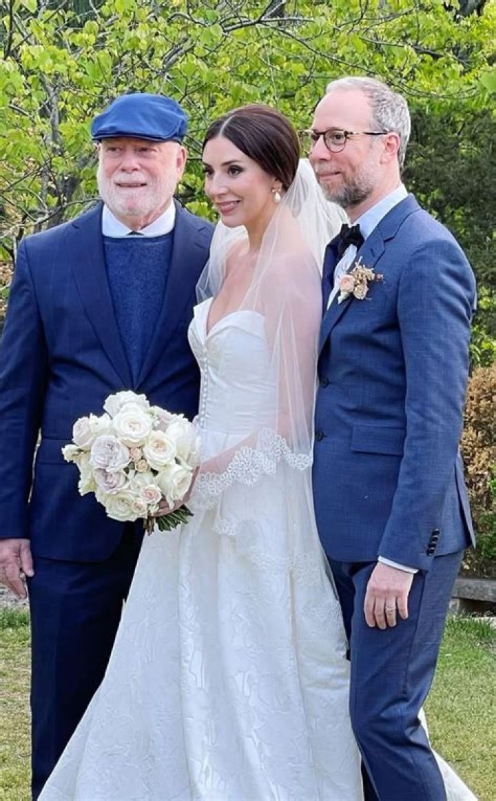 
Kevin Sussman Engaged To Girlfriend, Meet His Wife To Be Addie Hall 