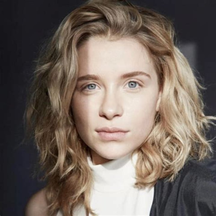 
Lena Klenke Height, Weight, Net Worth, Age, Birthday, Wikipedia, Who, Nationality, Biography 