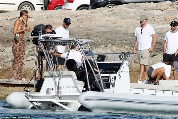 
Leonardo DiCaprio Seen Living It Up with Friends on a Yacht in St. Bart’s During New Year’s Vacation 