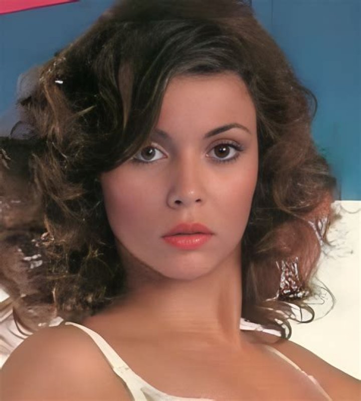 
Linda Gordon Height, Weight, Net Worth, Age, Birthday, Wikipedia, Who, Nationality, Biography 