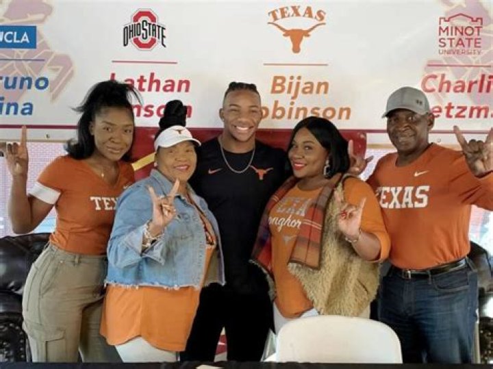 
Longhorns RB Bijan Robinson Parents LaMore Sauls And Lamont Sauls 