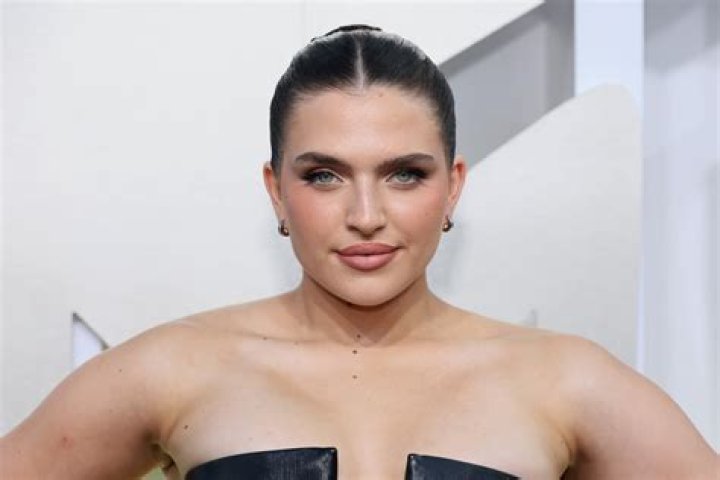 
Mae Muller Height, Weight, Net Worth, Age, Birthday, Wikipedia, Who, Instagram, Biography 