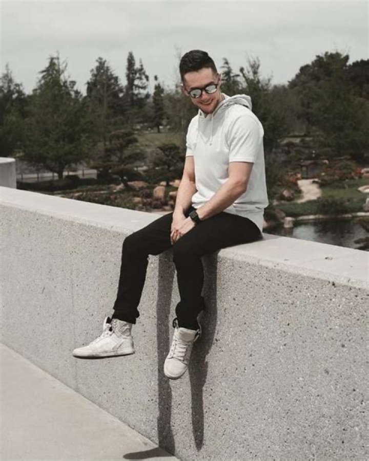 
Matt Cobuzio Height, Weight, Net Worth, Age, Birthday, Wikipedia, Who, Nationality, Biography 