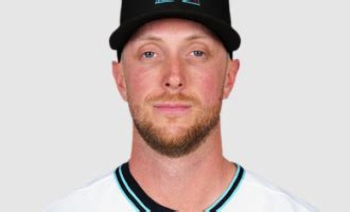 Merrill Kelly Height, Weight, Net Worth, Age, Birthday, Wikipedia, Who, Instagram, Biography