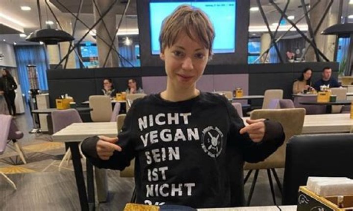 
Militante Veganerin | Leaked Video Viral On Reddit 