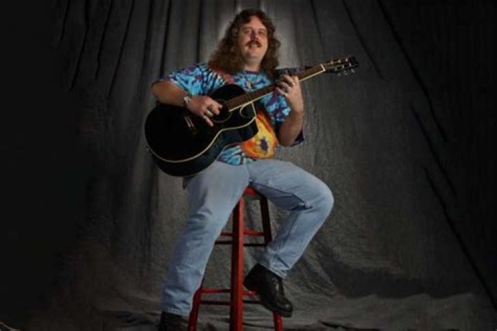 
Milwaukee Musician & Actor, Mike Schank, dies at 53 