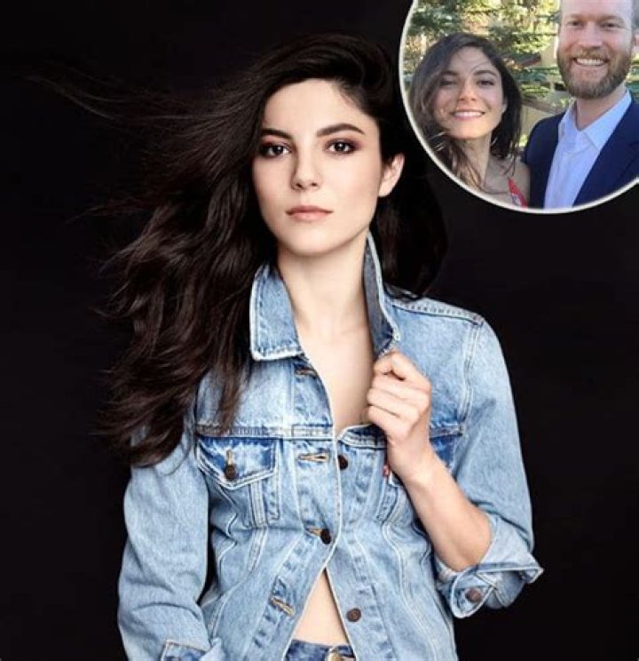 
Monica Barbaro from ‘Unreal’ Wiki, Feed, Age, Husband, Parents, Married, Family, Measurements 