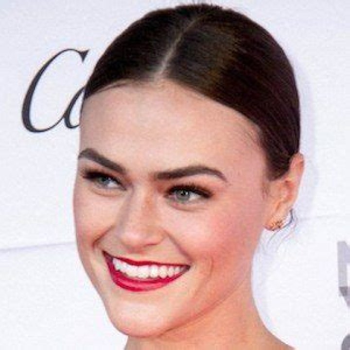 Myla Dalbesio Height, Weight, Net Worth, Age, Birthday, Wikipedia, Who, Nationality, Biography