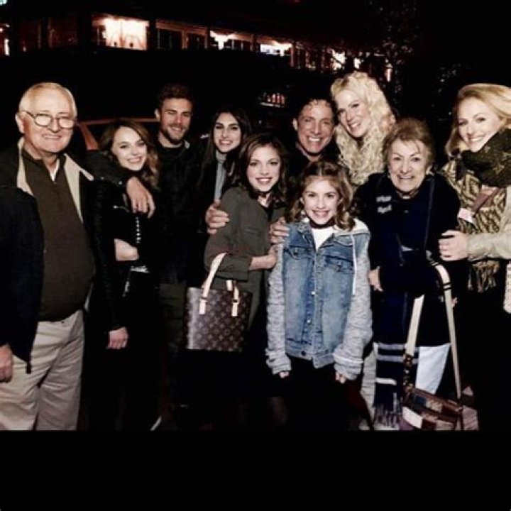 
Neal Schon Children And Wife Michaele Salahi Make Up His Family 