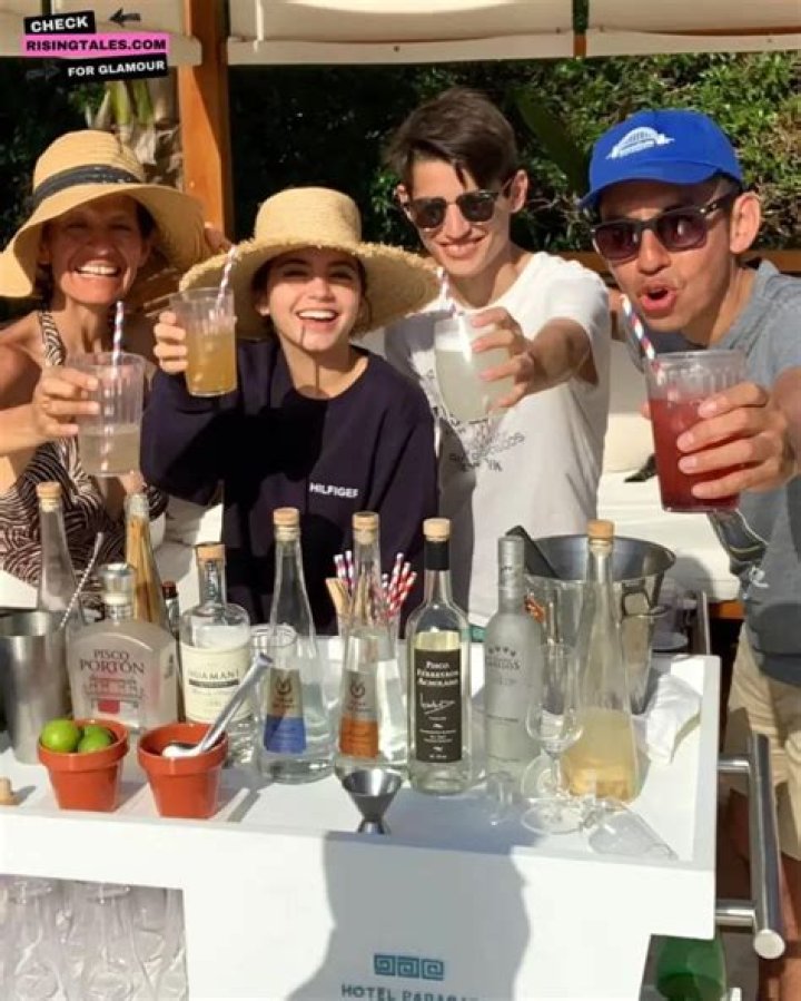 
Olivia Cooke Hair: Sister And Family Boyfriend And Net Worth 