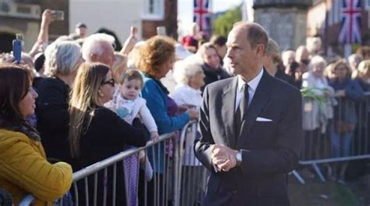 
Prince Edward And Sophie Wessex Break Down Into Tears At Queen’s Funeral Service 
