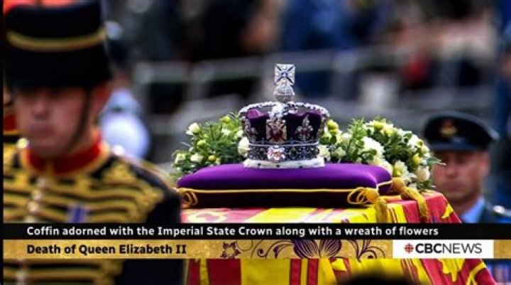 
Queen Elizabeth II’s Coffin Makes Final Journey To Windsor Castle 