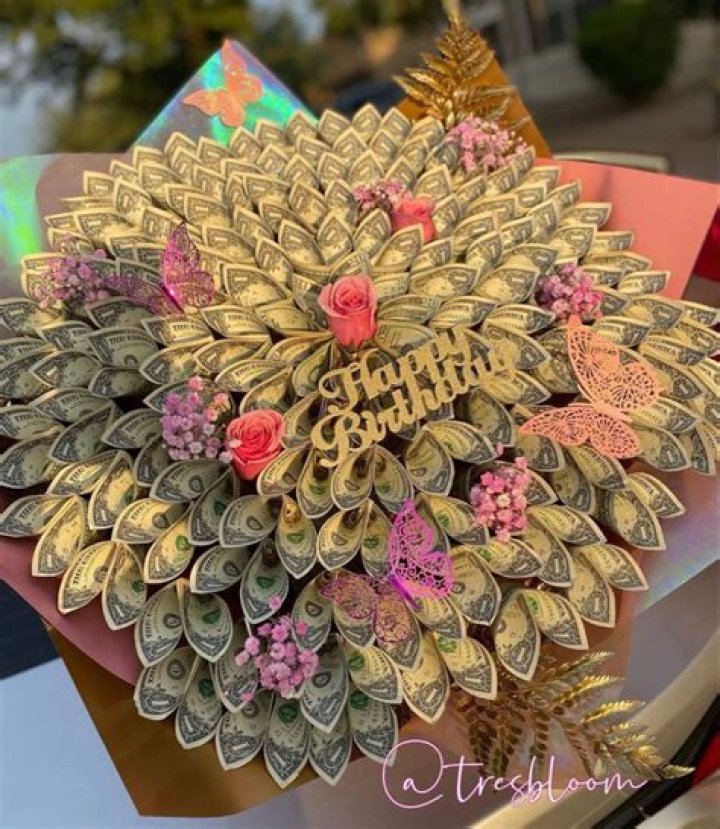 
Reactions As A Fan Gift Former Big Brother Naija Housemate, Bella With Bouquet Of Money And Cake 