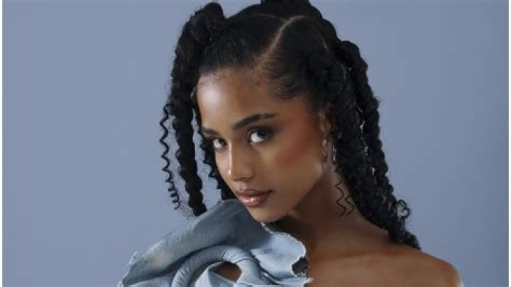 
Reactions As Nigerian Singer, Asake Shows Off His Dance Moves In New Video 