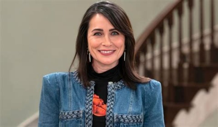 
Rena Sofer Net Worth In 2022 – How Rich Is She? Her Career Earnings And Assets 