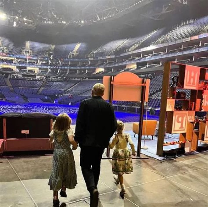 
Rob Beckett Kids: Comedian Has 2 Daughters With His Wife Louise Watts 