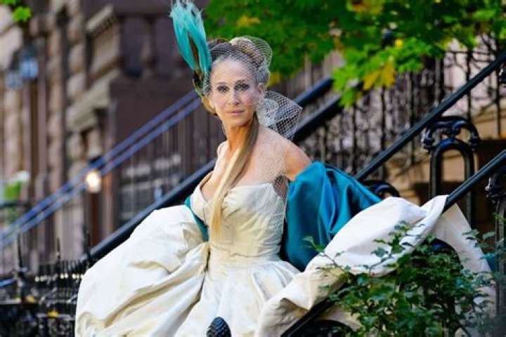 
Sarah Jessica Parker Recreates Carrie Bradshaw’s ‘Sex and the City’ Wedding Look — with a Twist! 