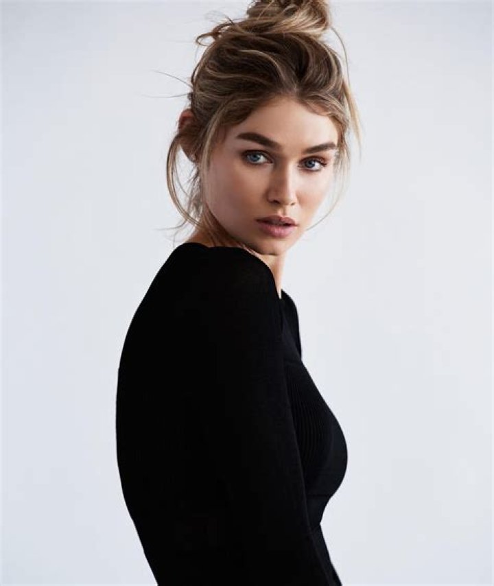 
Sarah Mutch Height, Weight, Net Worth, Age, Birthday, Wikipedia, Who, Nationality, Biography 