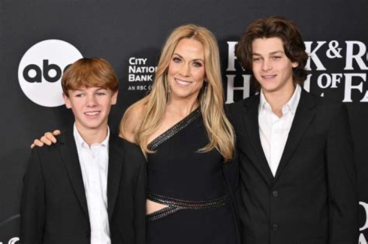 
Sheryl Crow’s Husband In 2022, Is She In A Relationship With Lance Armstrong? 