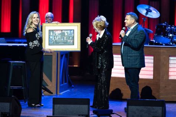 
She’s an Opry Record-Setter: Jeannie Seely Celebrates Over 5,000 Performances on Country’s Most Famous Stage 