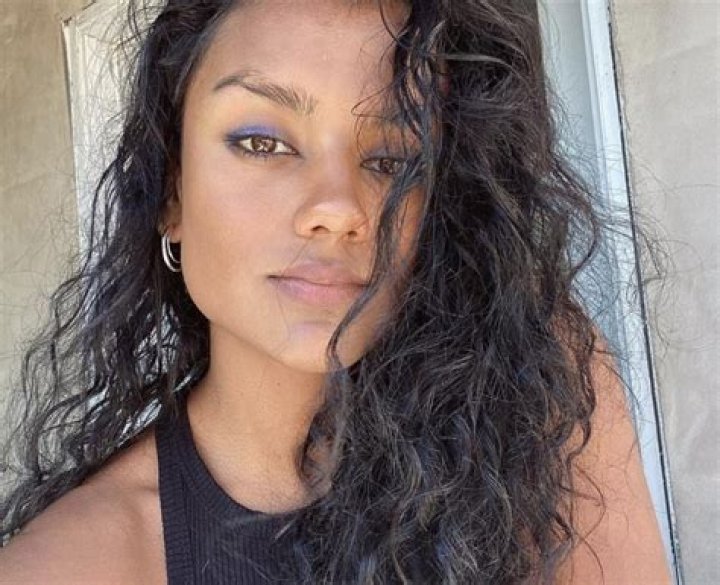 Simone Ashley Parents Nationality And Ethnicity – Where Is She From?