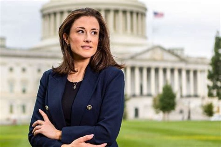 
Sophie Hutchinson Height, Weight, Net Worth, Age, Birthday, Wikipedia, Who, Nationality, Biography 