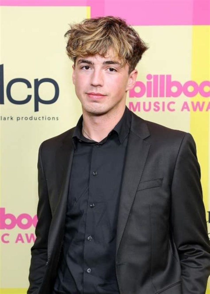 Surf Mesa Height, Weight, Net Worth, Age, Birthday, Wikipedia, Who, Instagram, Biography