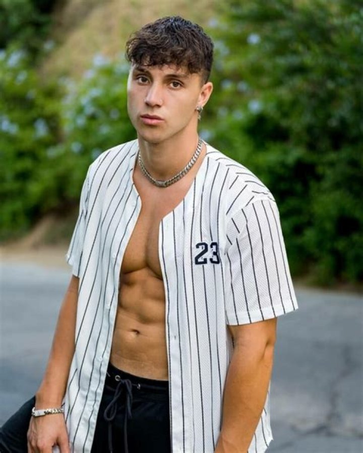 Tayo Ricci Height, Weight, Net Worth, Age, Birthday, Wikipedia, Who, Nationality, Biography