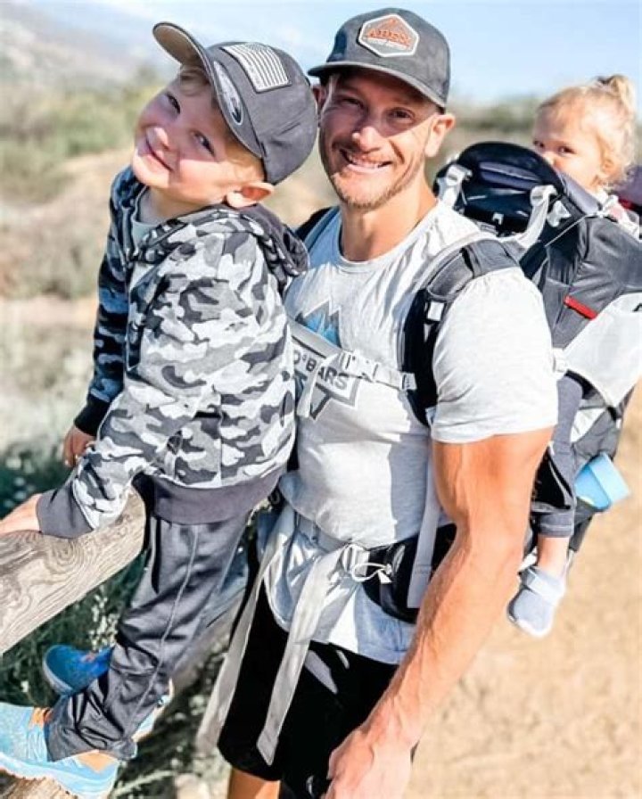 Thomas Delauer is Married to Wife: Amber Delauer. Kids