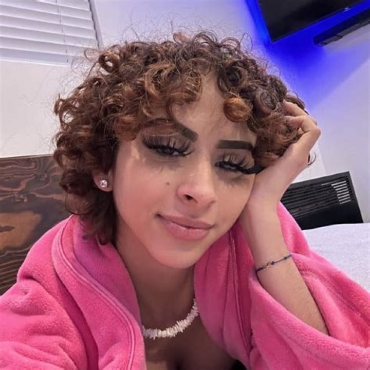 
Tina_042 Height, Weight, Net Worth, Age, Birthday, Wikipedia, Who, Nationality, Biography 