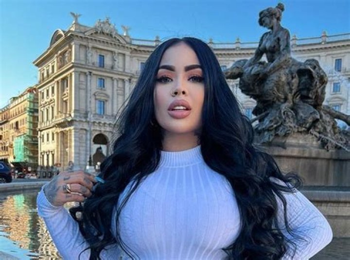 
Una Cakez Height, Weight, Net Worth, Age, Birthday, Wikipedia, Who, Nationality, Biography 