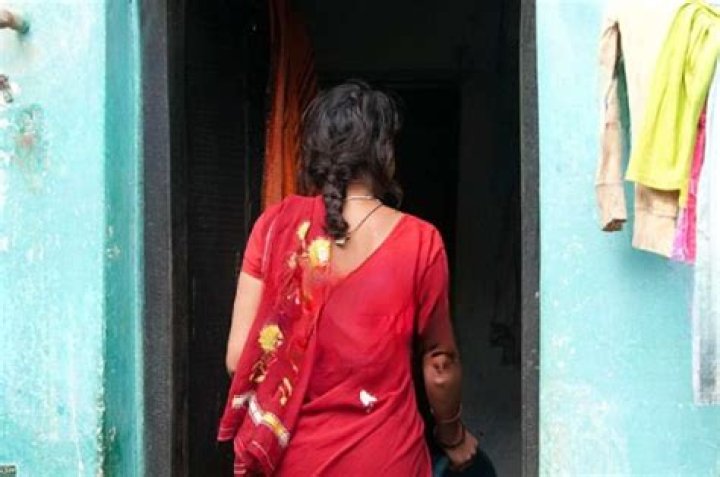 
UP: Wife, lover kill husband, stages it as suicide 