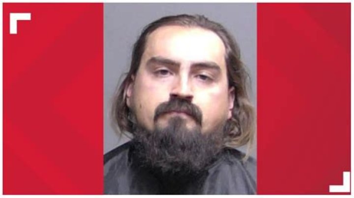 
WATCH: Viral video shows Florida bartender David Ghiloni tackling armed man during gunfire 