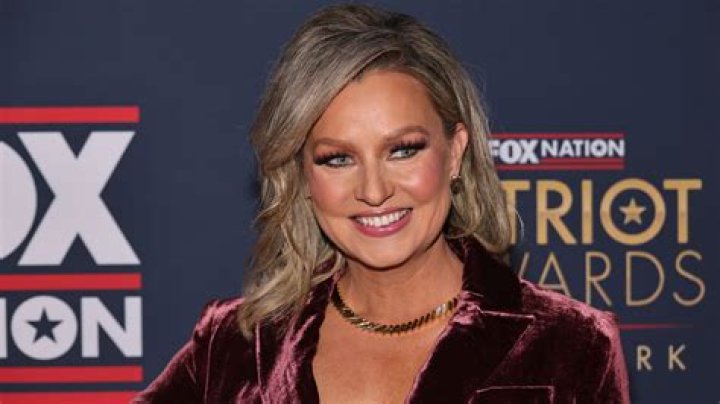 What Happened To Sandra Smith on Fox News? Is She Leaving or Still On The Show?