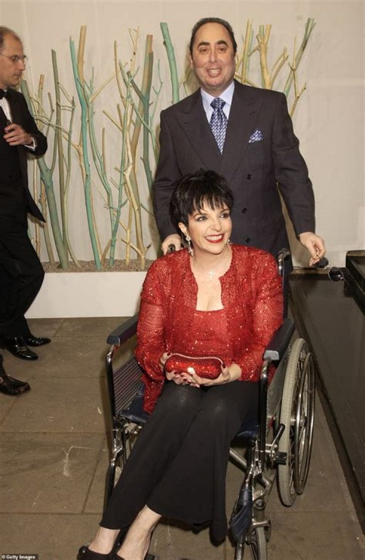 What Is Liza Minelli Illness After Wheelchair Appearance? Update On The Legend’s Health As Fans Seem Concerned For Her
