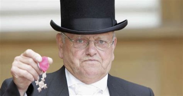 
Where Is Alison Dibnah Now, Is She Still Alive In 2022? Wife Of Fred Dibnah 