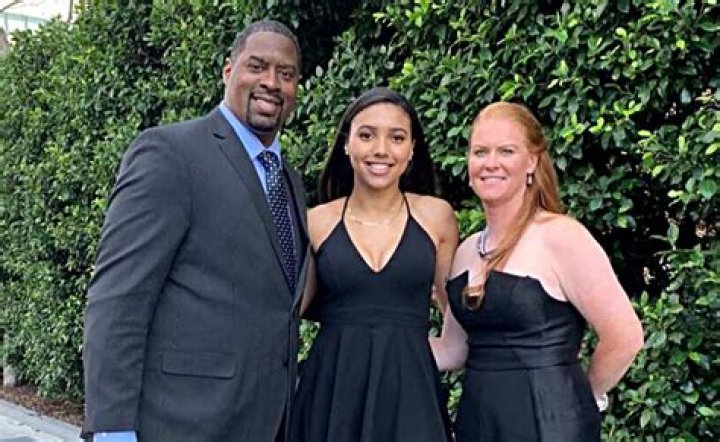 
Who are Azzi Fudd Parents? Azzi Fudd Biography, Parents Name and More 