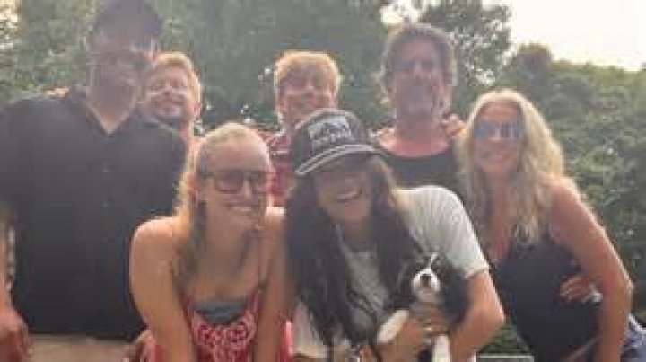 Who are Brett Eldredges Parents? Brett Eldredge Biography, Parents Name, Nationality and More