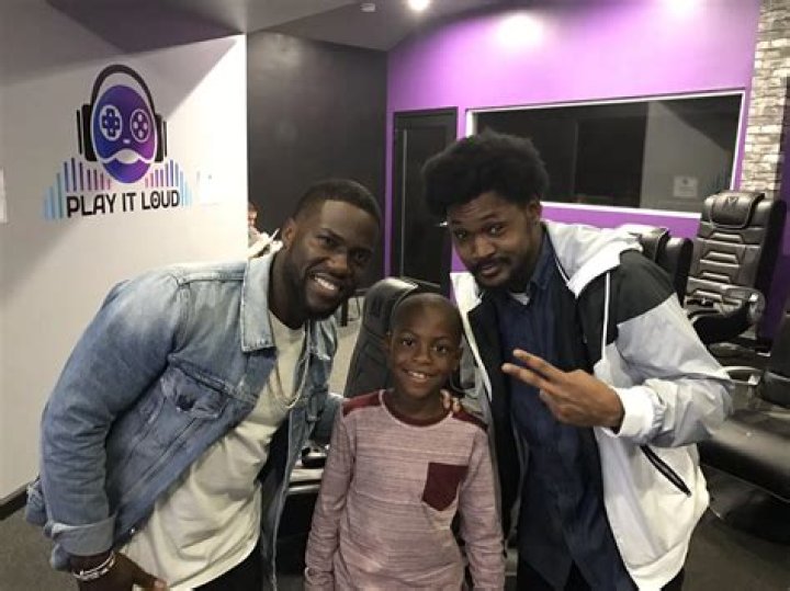 
Who Are Coryxkenshin Siblings? Details To Know About His Family 